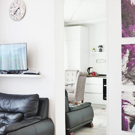 Cozy Apartment In Prishtinë Ngoại thất bức ảnh